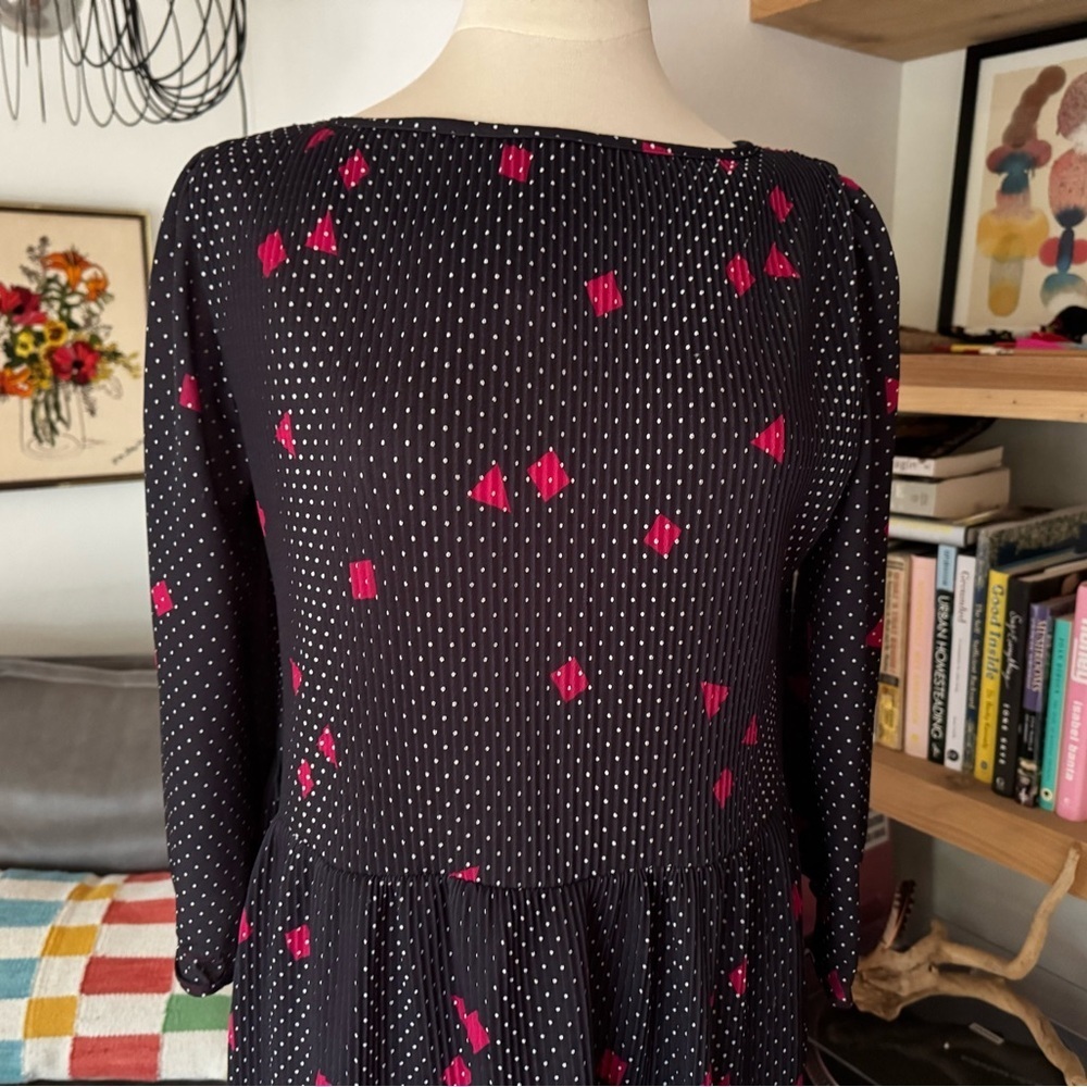 Free Flowing Vintage Loose Pleated Puff Sleeve Black and Pink Floral Dress - Picture 4 of 5